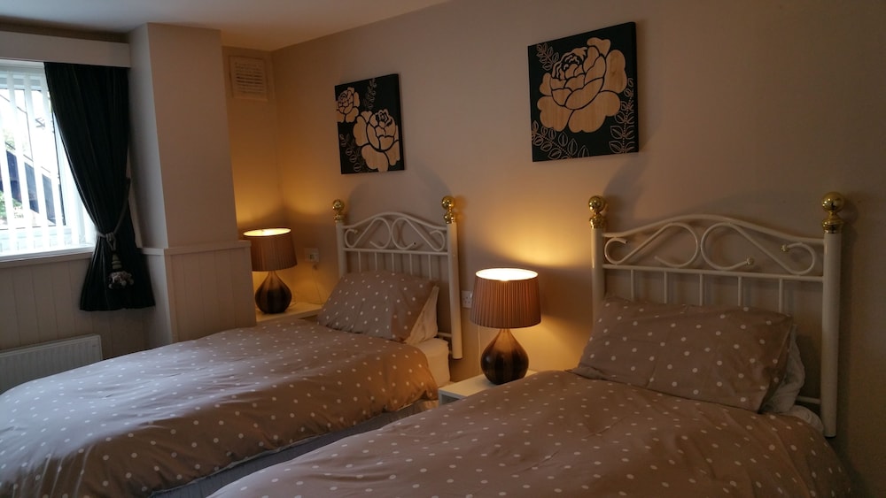 Kingswood Guest House 4/22