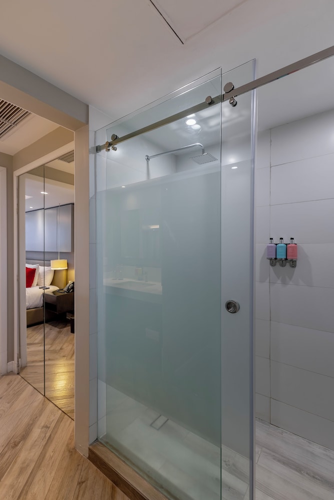 Isaaya Hotel Boutique By Wtc 24/50