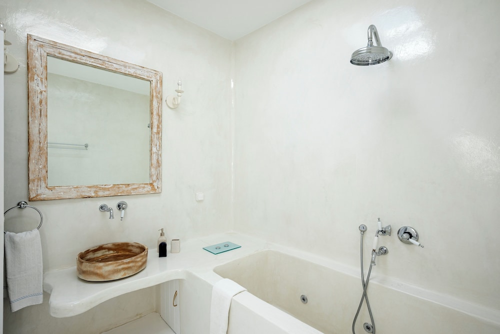 Krios Luxury Suites 49/50