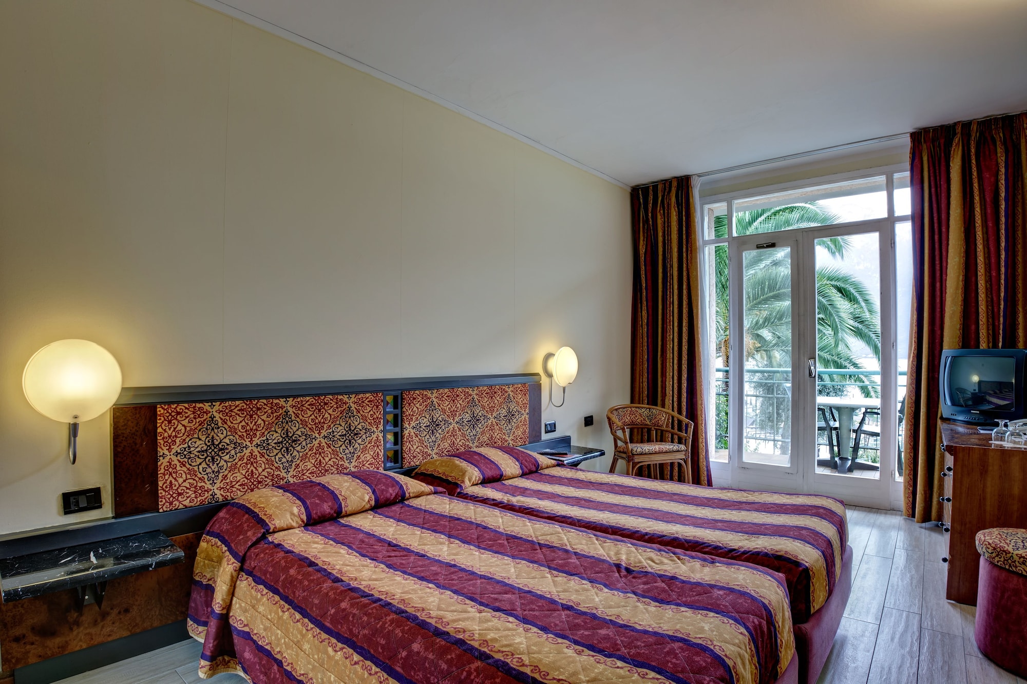SUPERIOR, DOUBLE OR TWIN BED