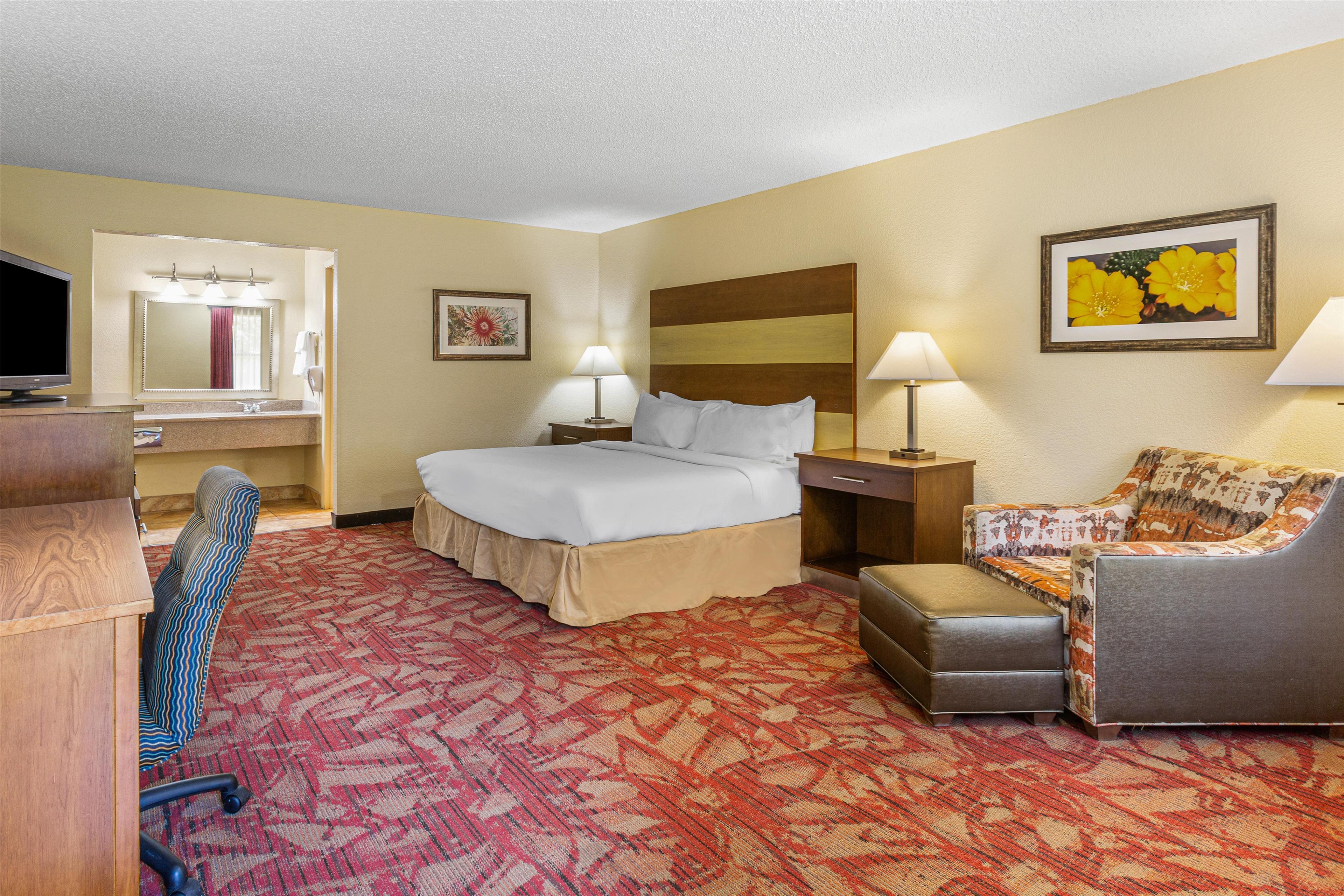غرفة بسرير كينج للمدخنين، Best Western Pine Springs Inn 3/4