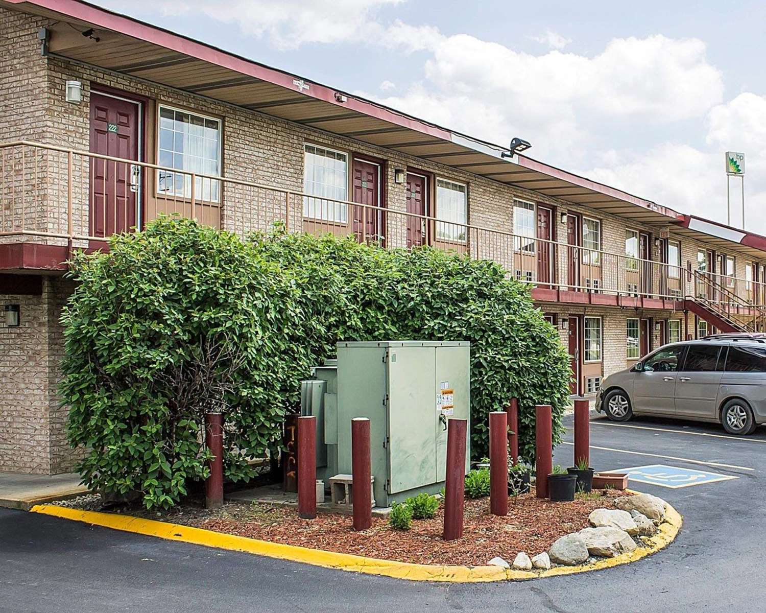 Econo Lodge Columbus West 27/29