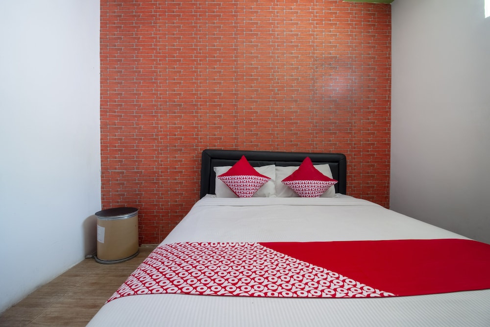 OYO 3283 Bwalk Hotel 13/40