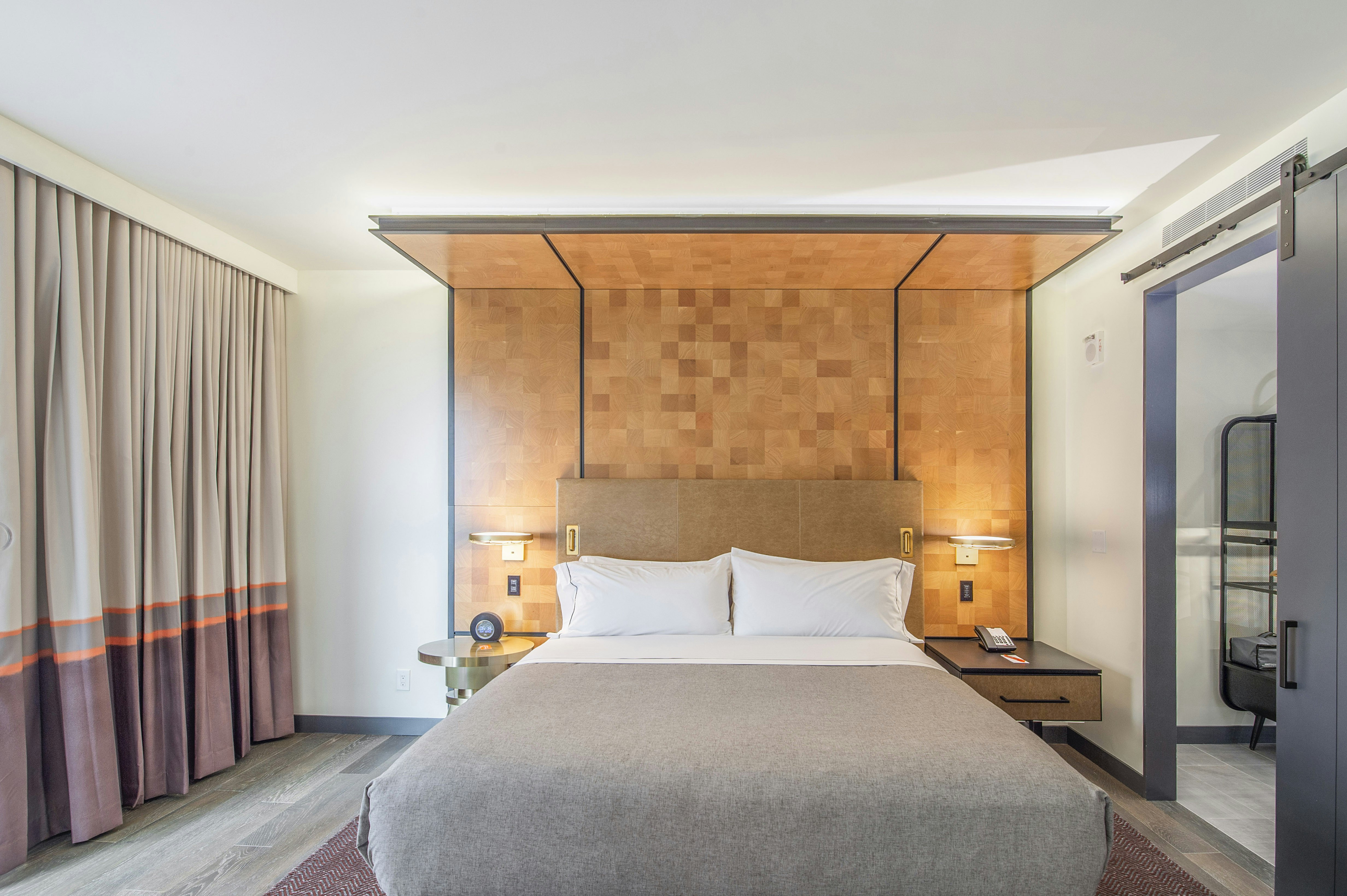 2 ROOMS, SUITE, KING BED, ACCESSIBLE