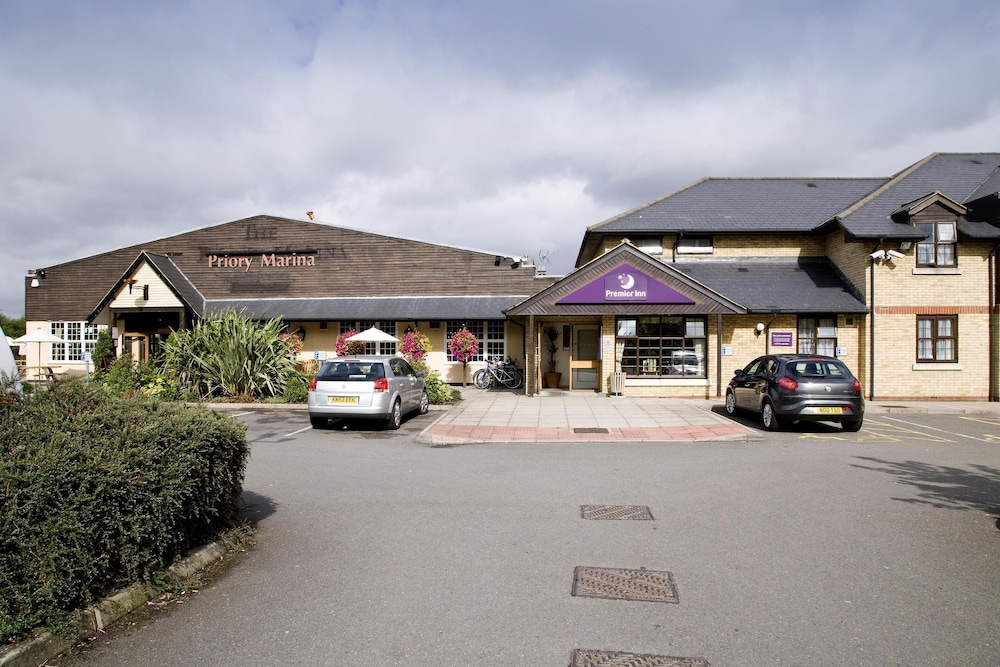 Premier Inn Bedford Priory Marina in BEDFORD