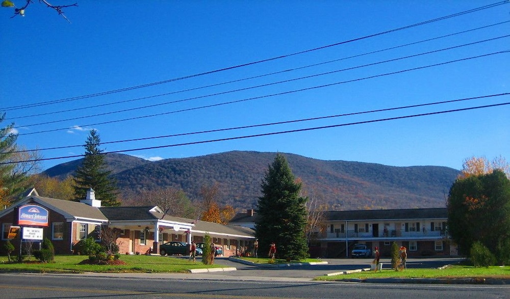 Howard Johnson By Wyndham Williamstown 2/24