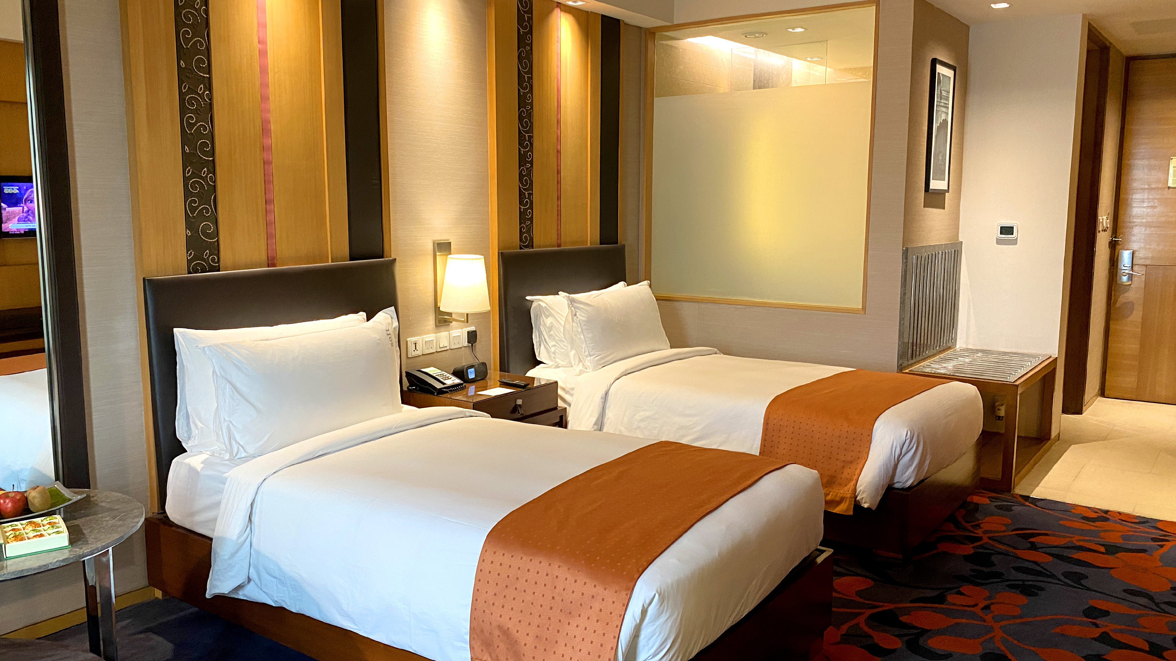 STANDARD, TWIN BEDS, SMOKING