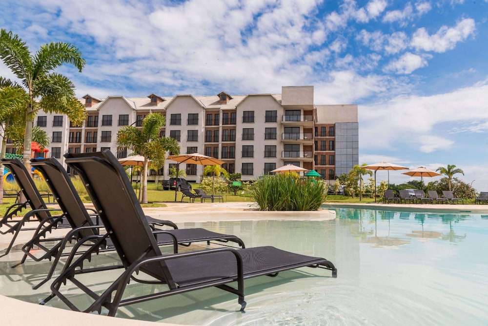 Hotel Royal Tulip Holambra 34/48