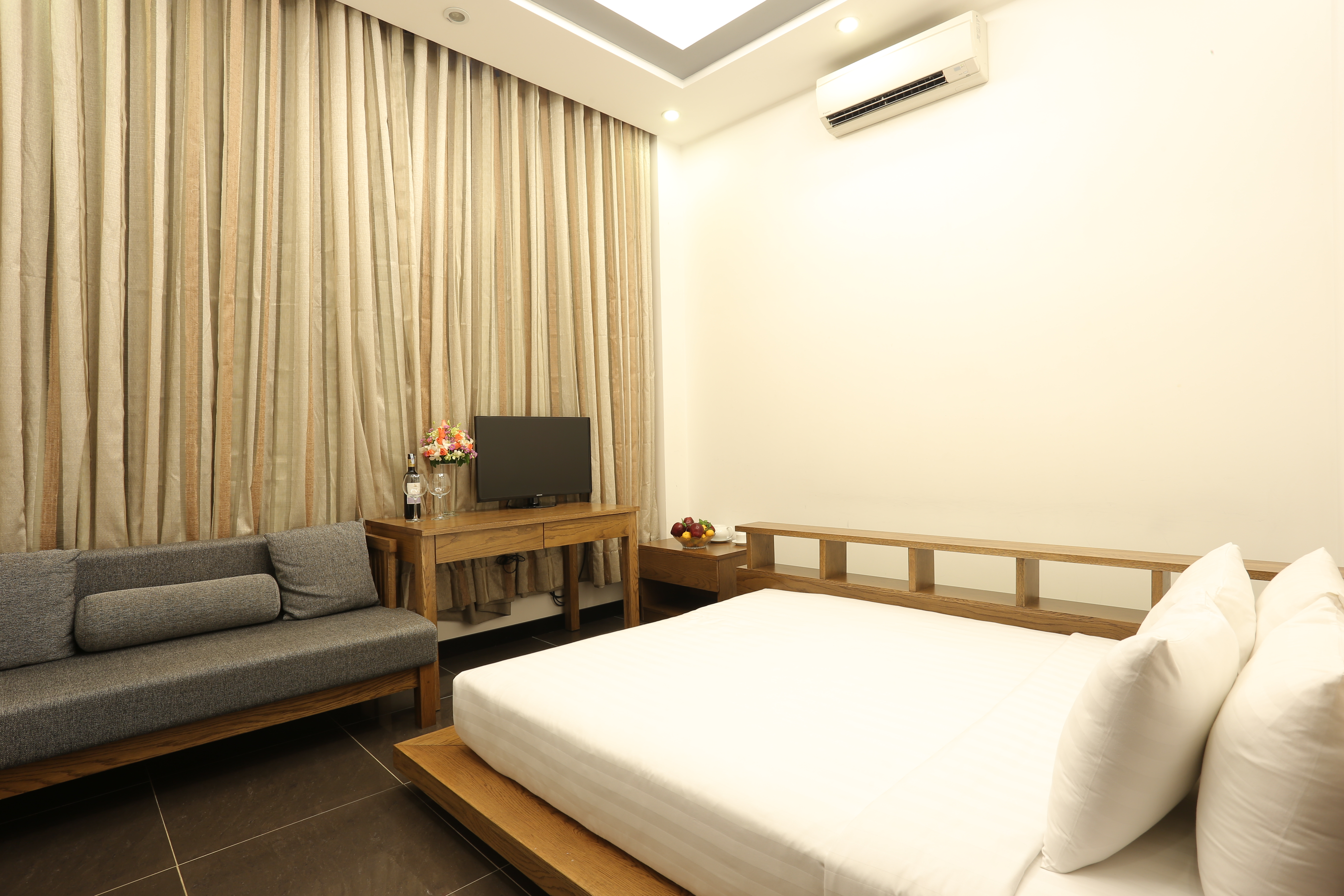 Valentine Hotel 16/36