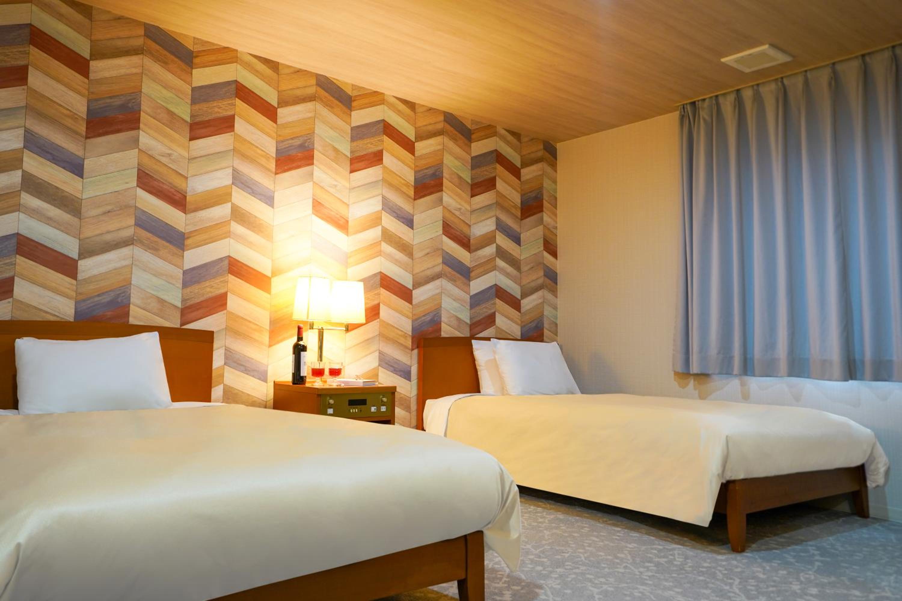 Renovated, Twin Beds, Electronic Cigarette Only