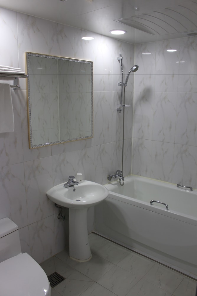 HOTEL PARKWOOD INCHEON AIRPORT 66/70