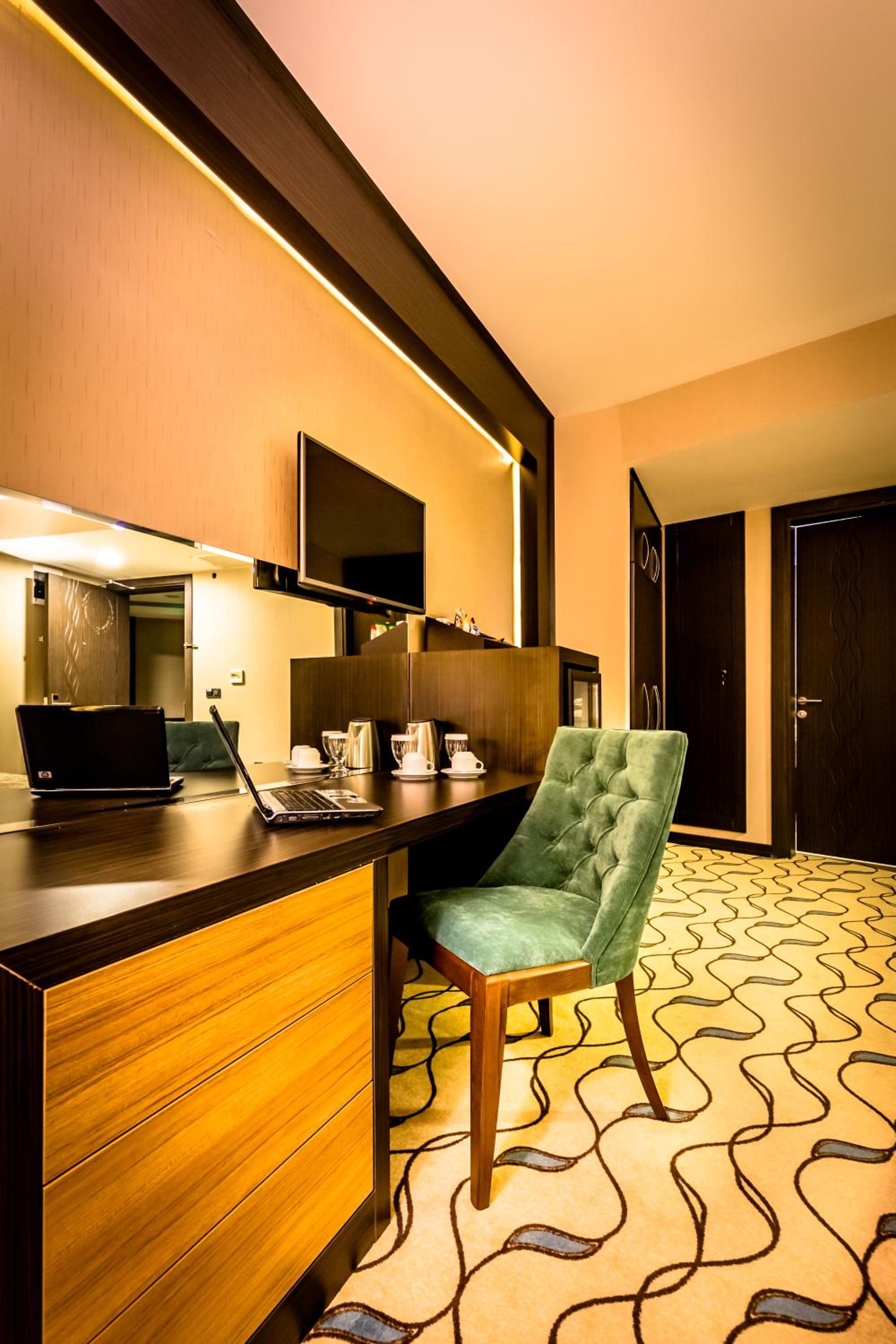 Lozengrad Hotel 6/48
