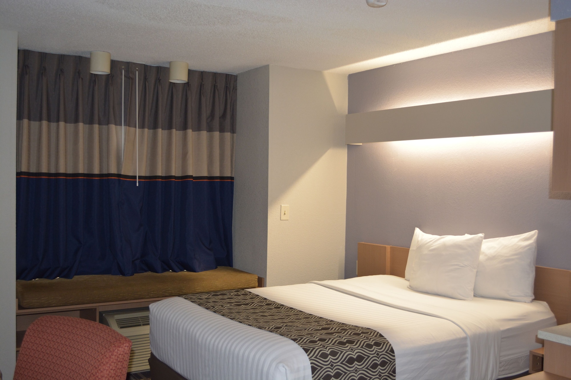 غرفة قياسية بسرير كوين لذوي الإعاقة، Microtel Inn & Suites by Wyndham BWI Airport Baltimore 2/8