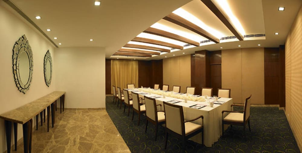Royal Orchid Central Jaipur 48/58