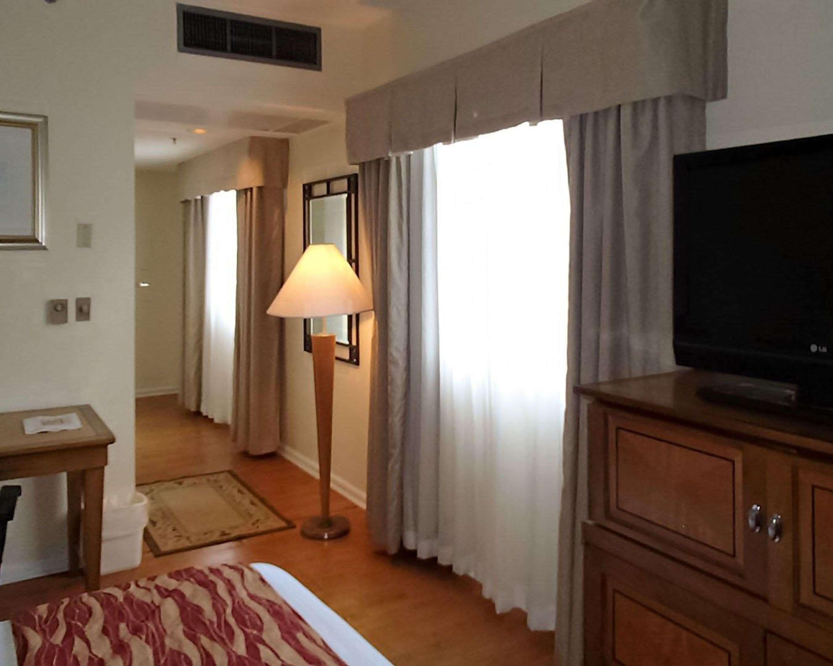 ROOM, KING BED