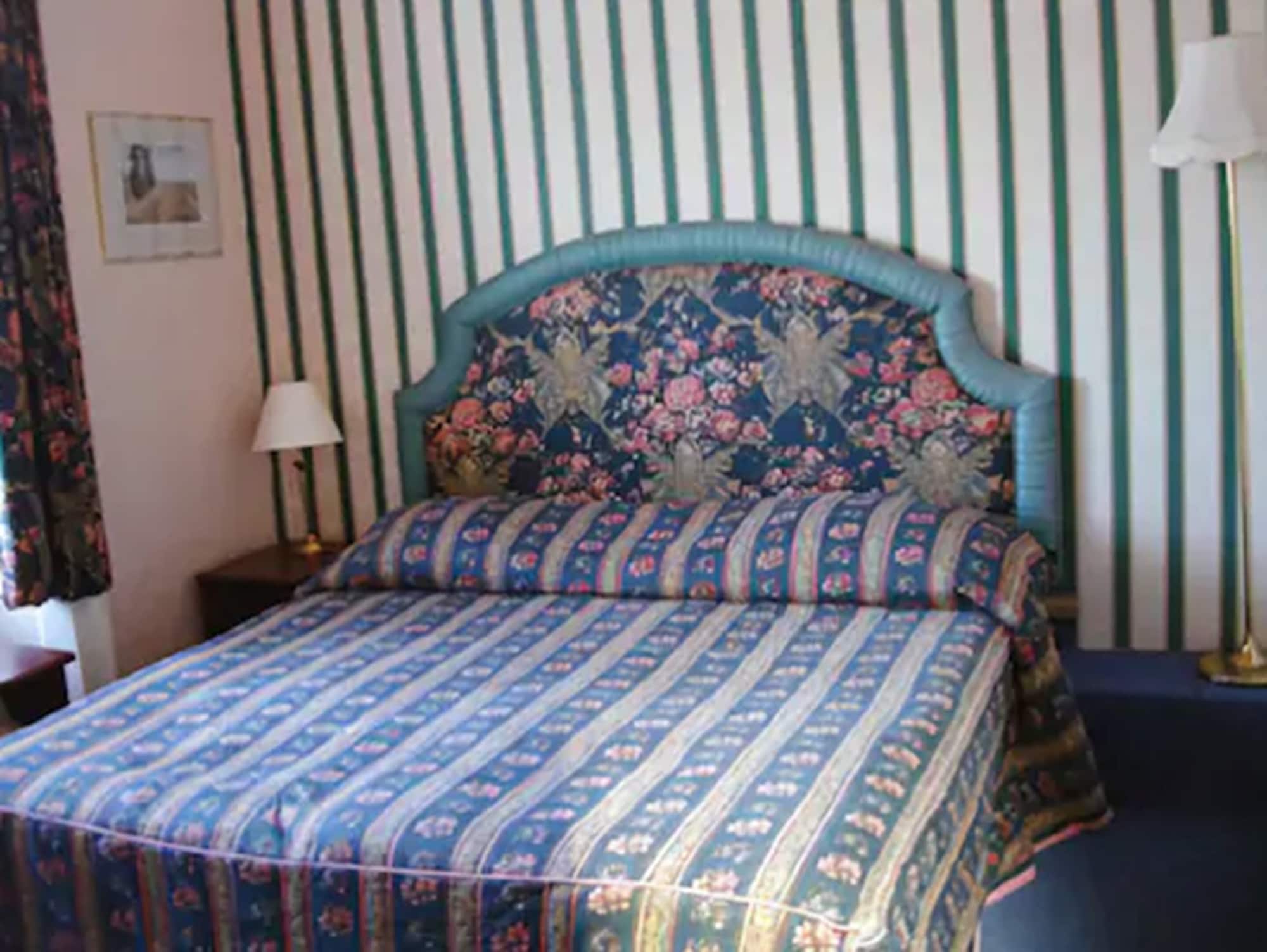 Basic, Double Bed, External Bathroom