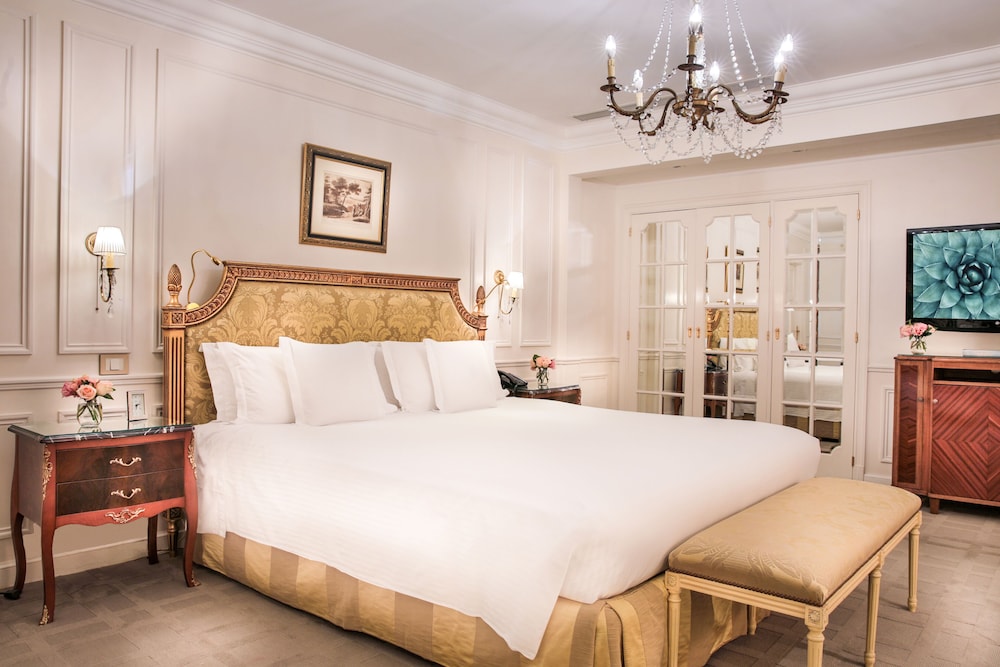 PREMIER, DELUXE, SUITE