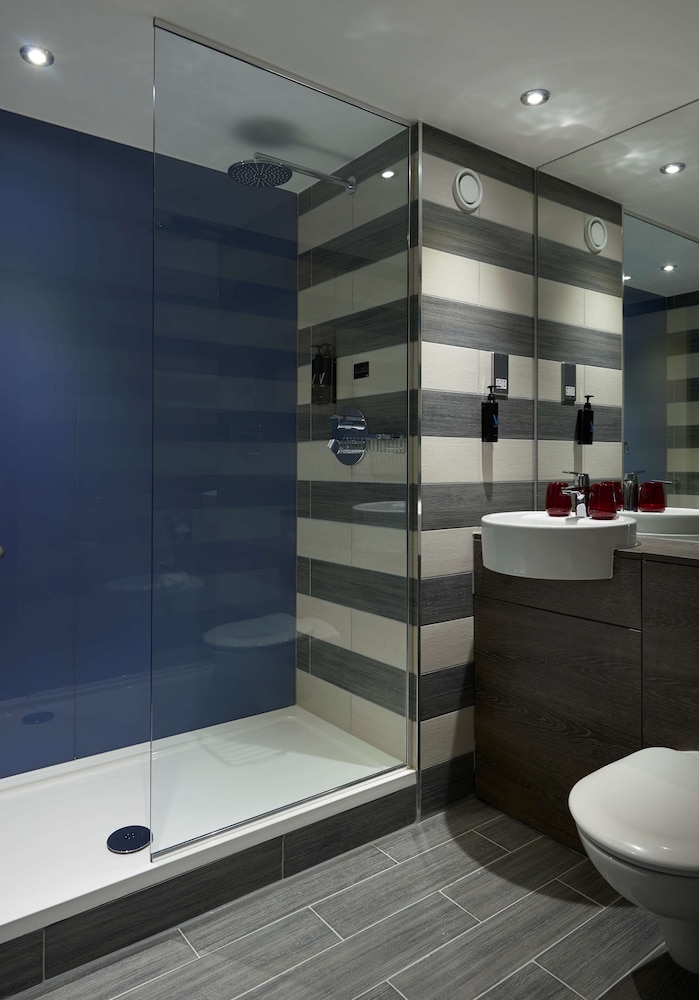 Village Hotel Edinburgh 50/50