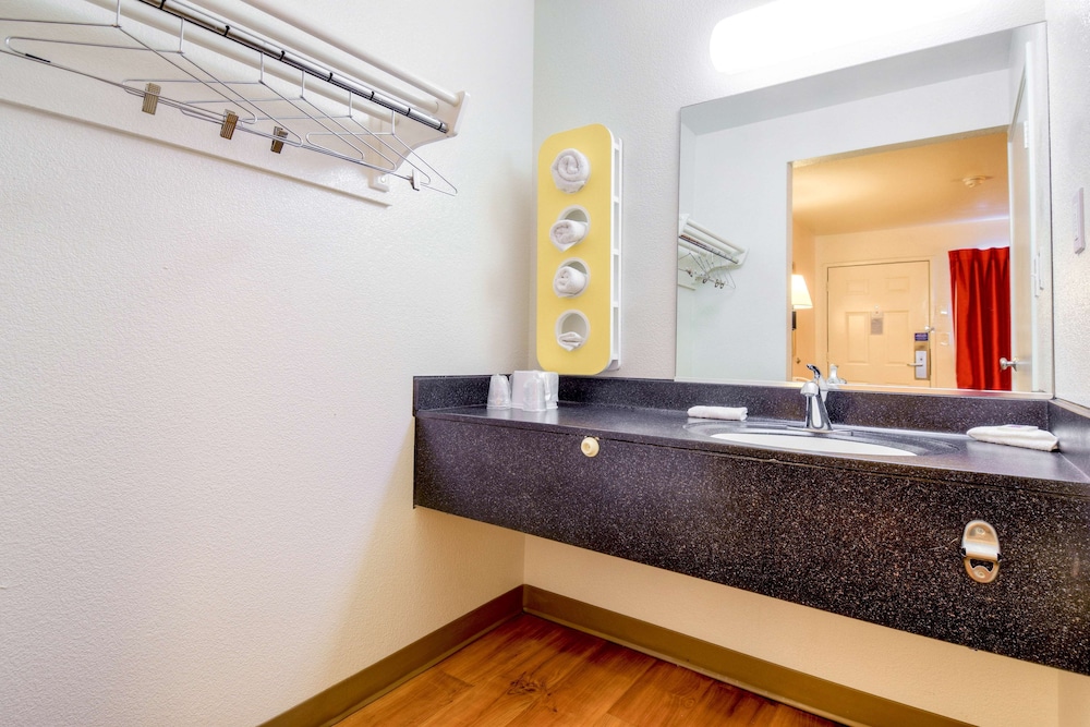 Motel6 Escondido Ca 12/54