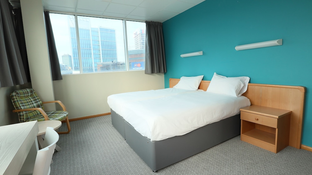 Room at Cardiff Bute Terrace Hotel By Belvilla, CARDIFF