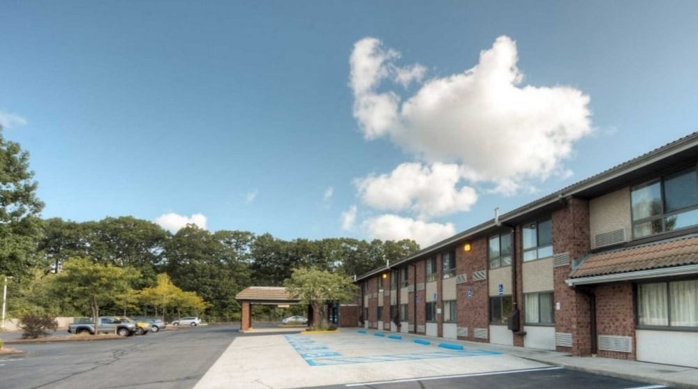 Motel6 Branford, CT - New Haven 52/58