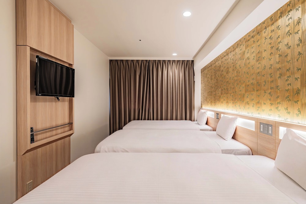 Kansai International Airport Hotel 11 18/54