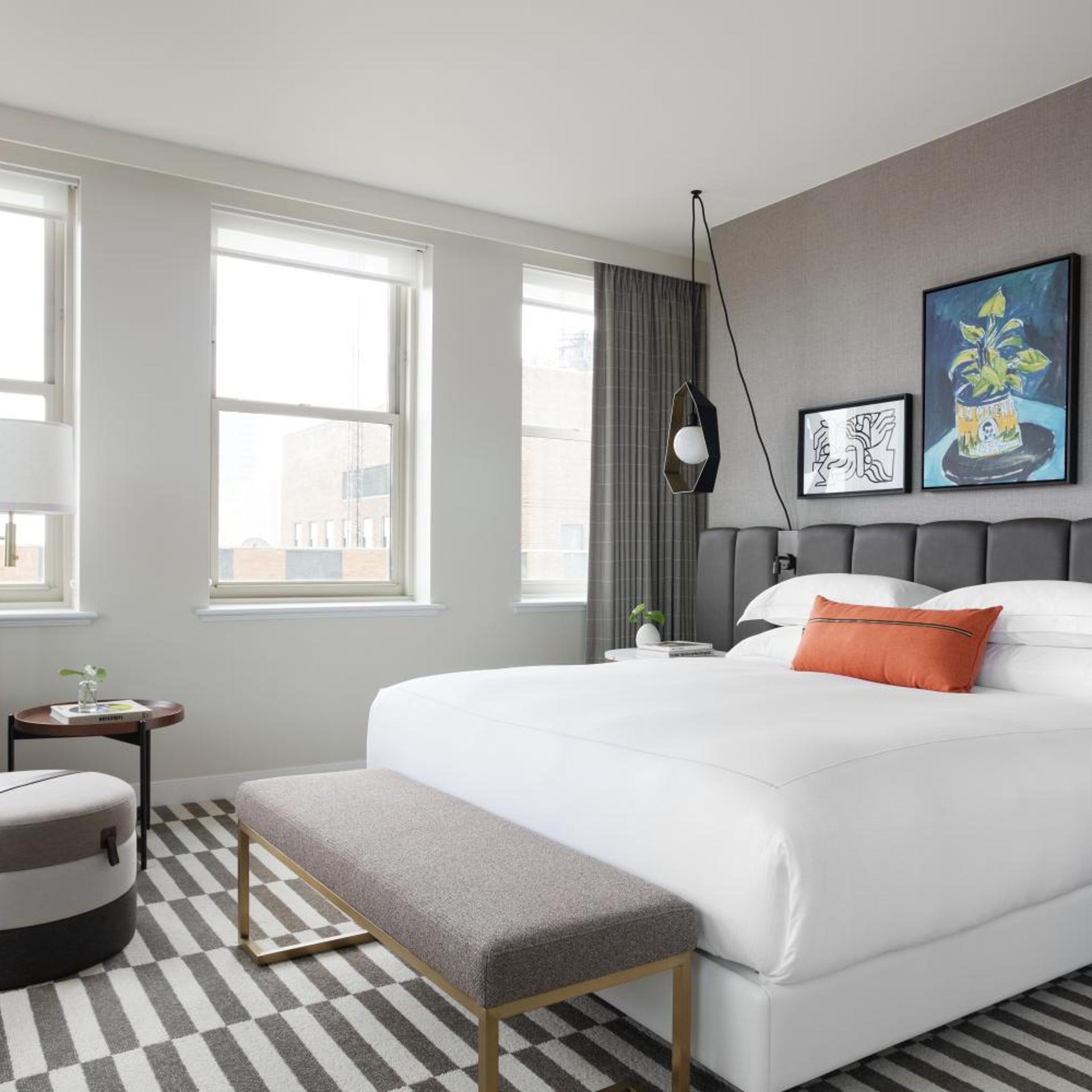 1 Bedroom, Suite, King Bed, City View, High Floor