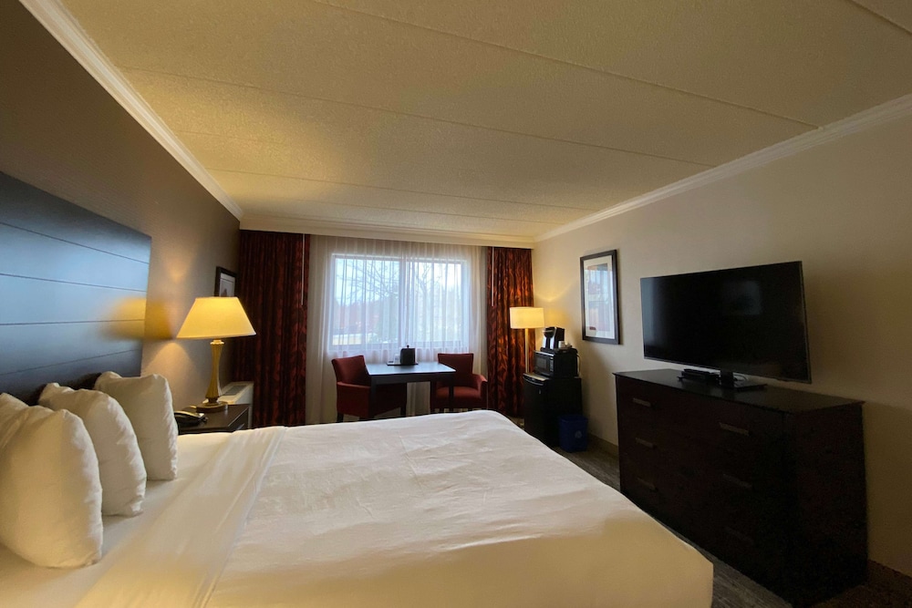 غرفة بسرير كينج