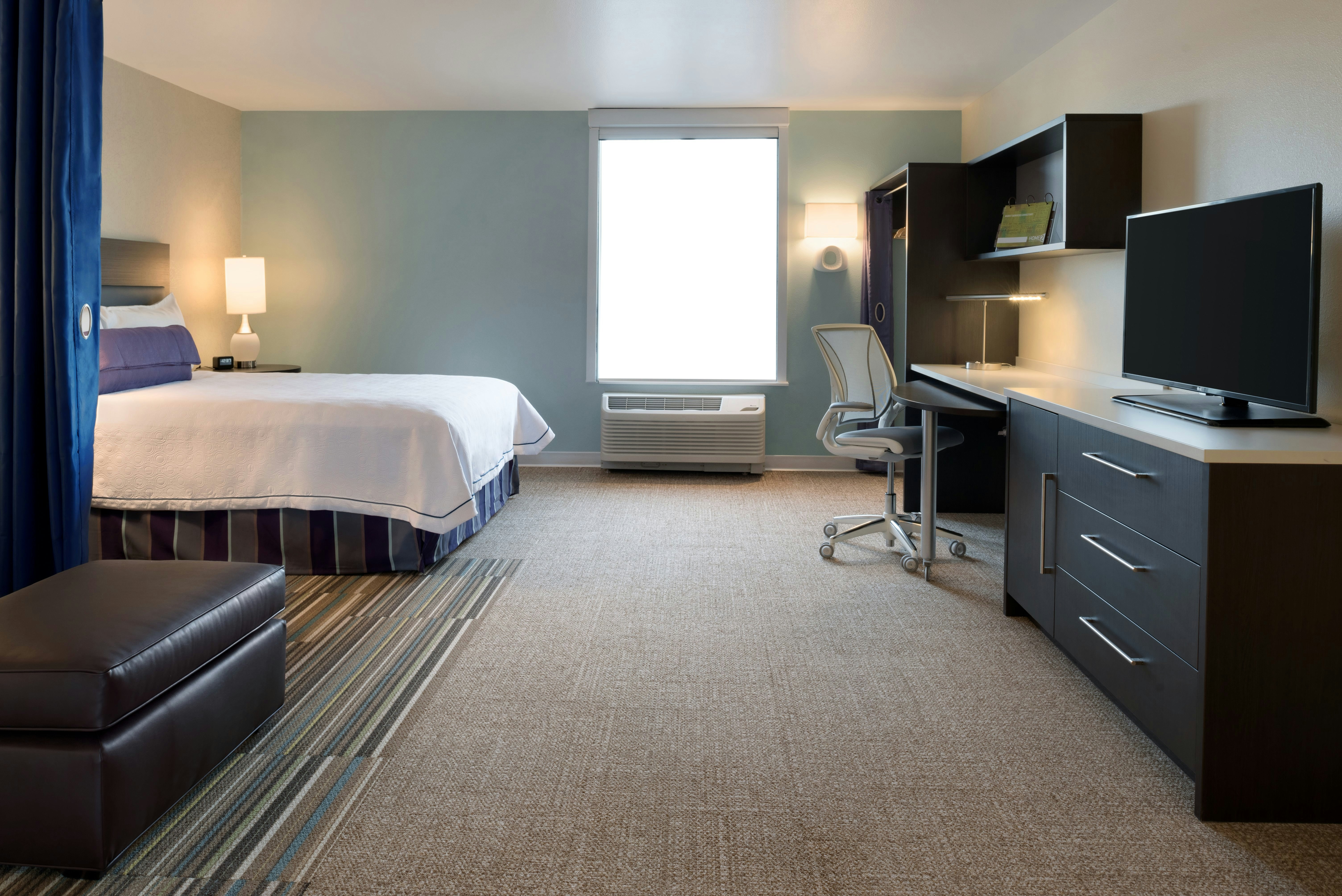 STUDIO, QUEEN BED, ACCESSIBLE