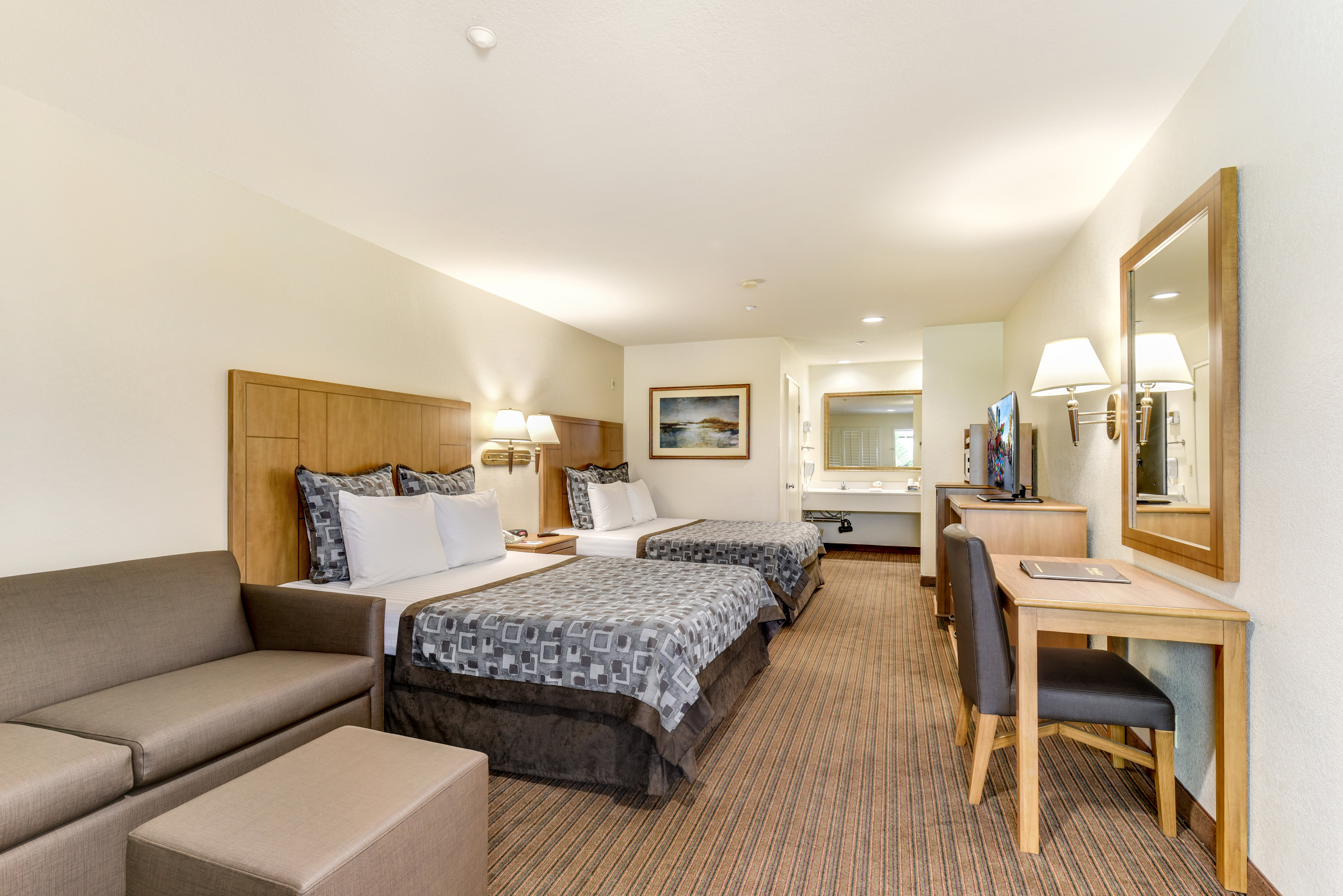 Anaheim Desert Inn and Suites 4/14