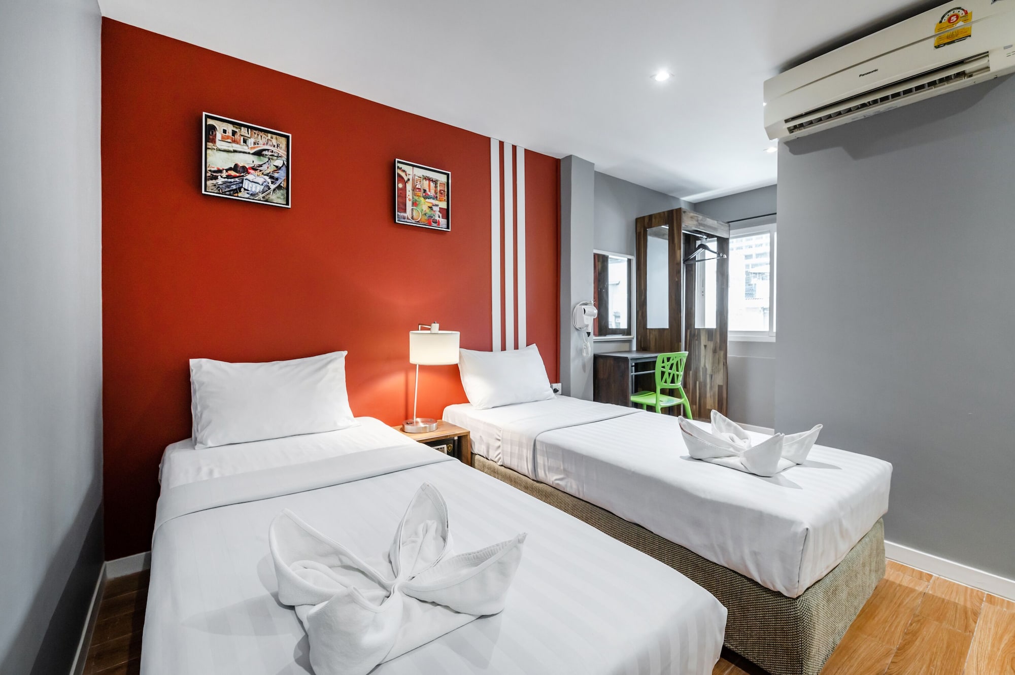 Superior, Twin Beds