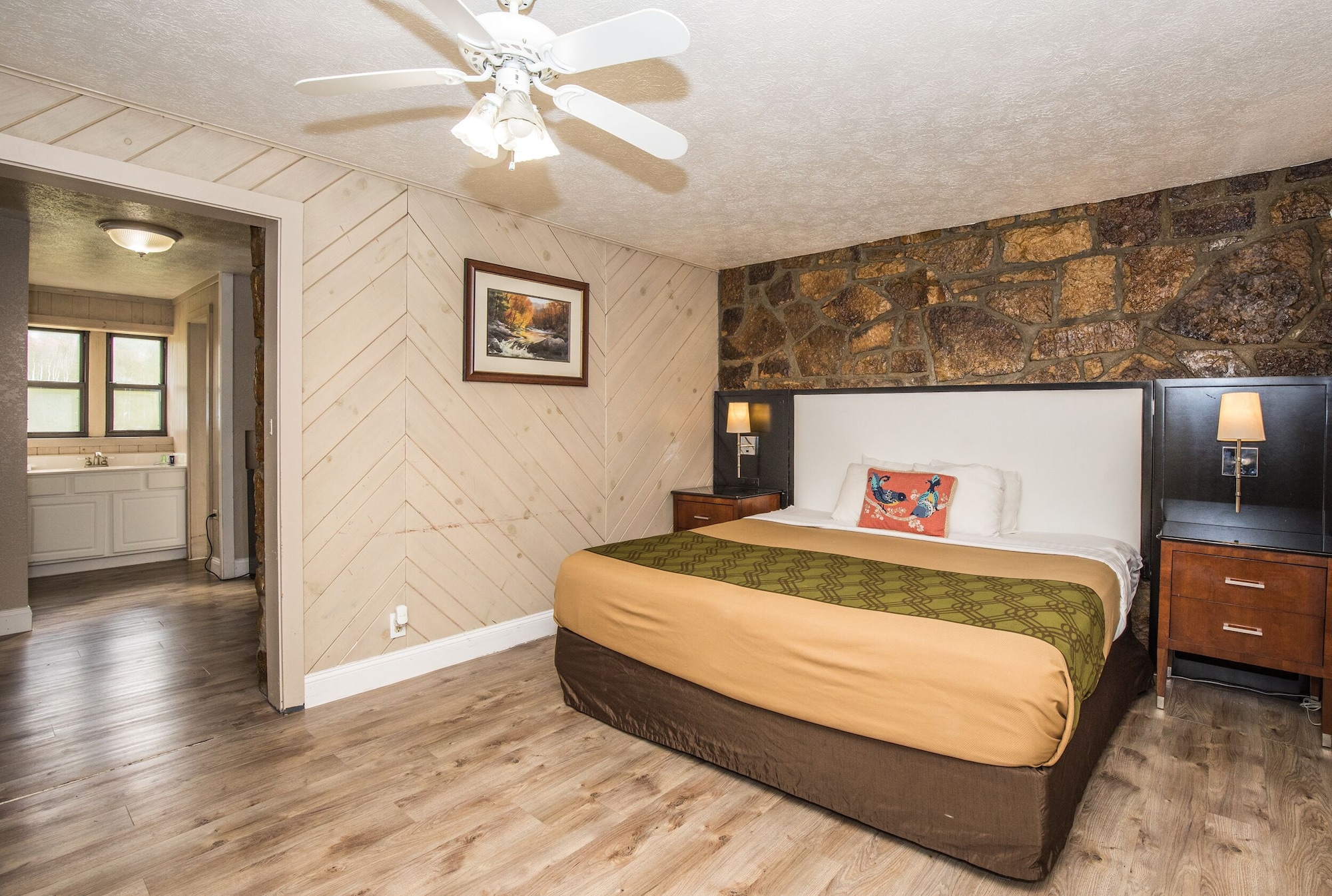 DELUXE, SUITE, KING BED