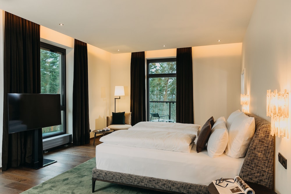 LUXURY, SUITE, FOREST VIEW