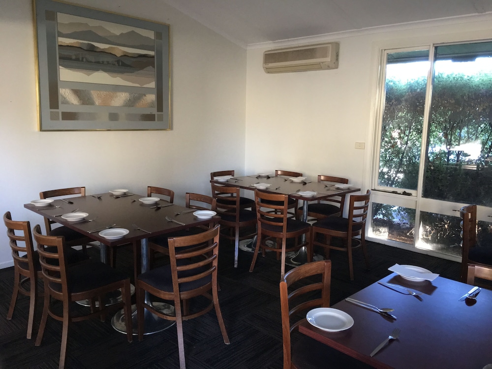 RED CEDARS MOTEL CANBERRA 30/42