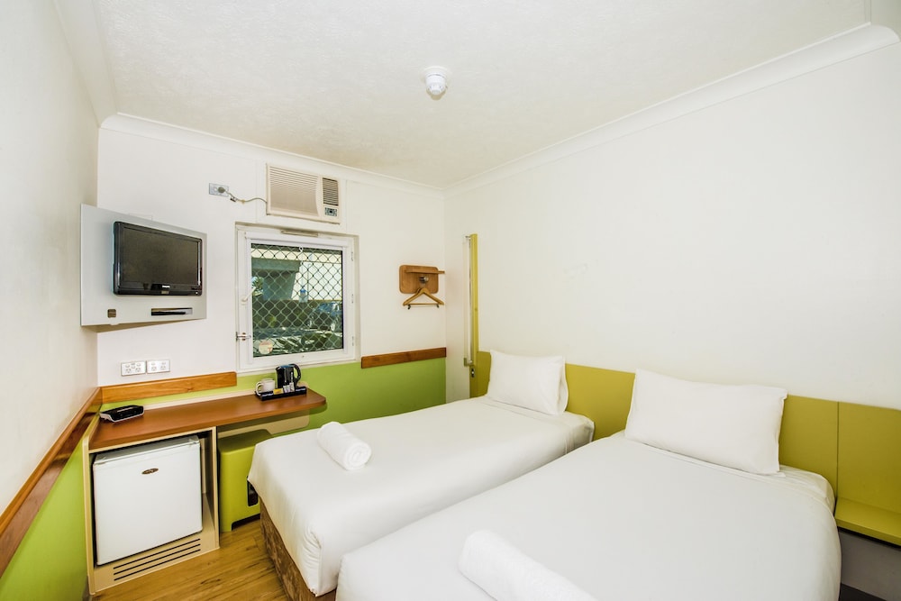 STANDARD, QUEEN BED