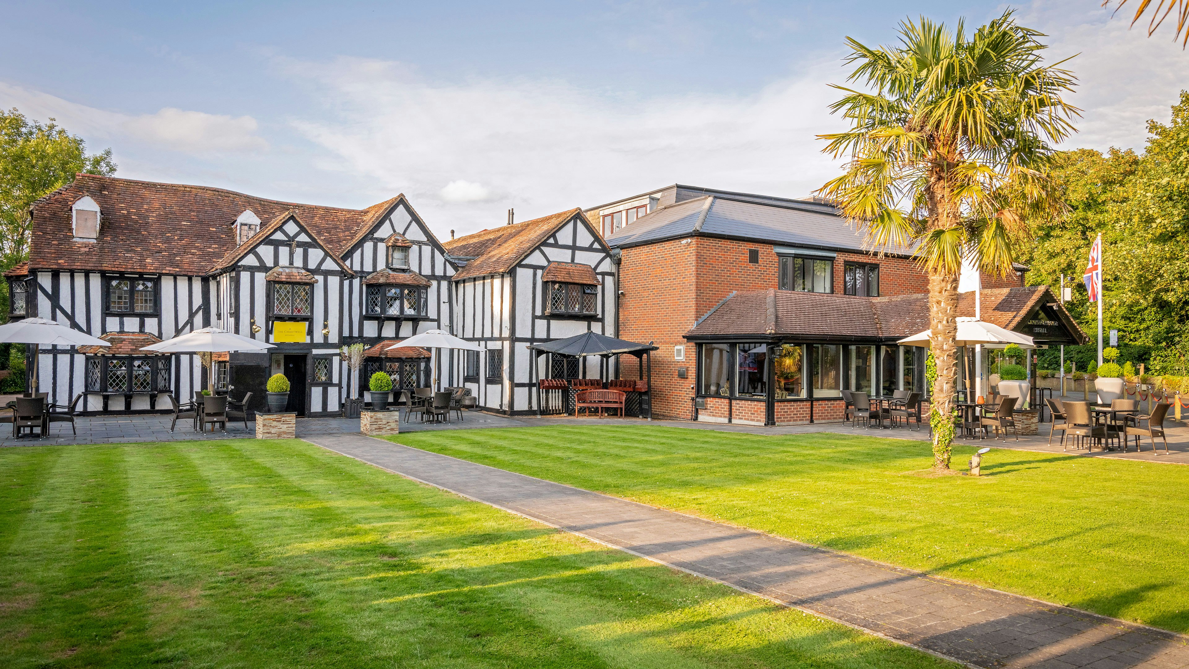DONNINGTON MANOR HOTEL 27/31