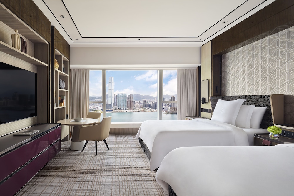 Four Seasons Hotel Hong Kong 23/76