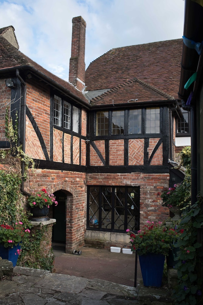 Village House Hotel - Inn 5/31