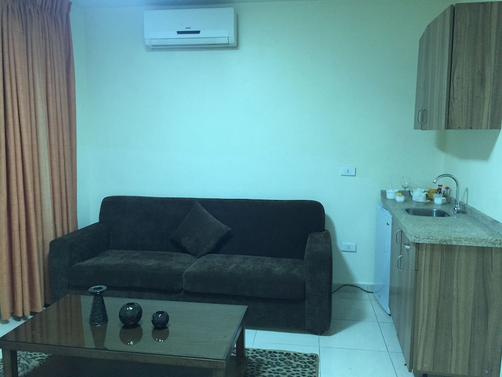 ZAINA PLAZA HOTEL 36/53