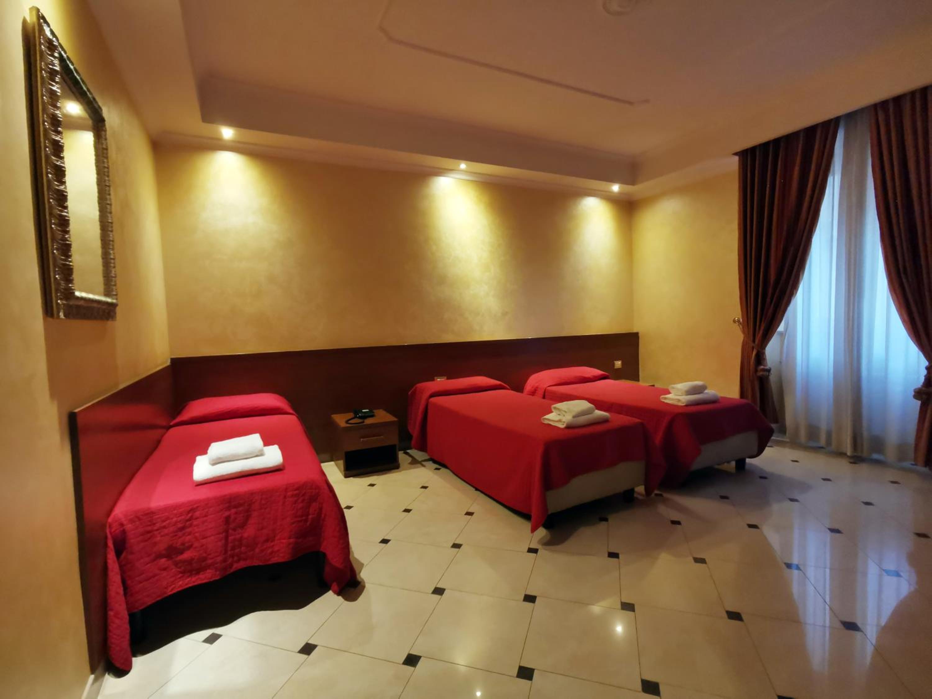 غرفة ثلاثية، Hotel Valentino Palace 3/5