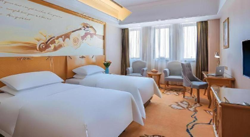 Vienna Hotel (Taicang Zhenghe Road) 23/40