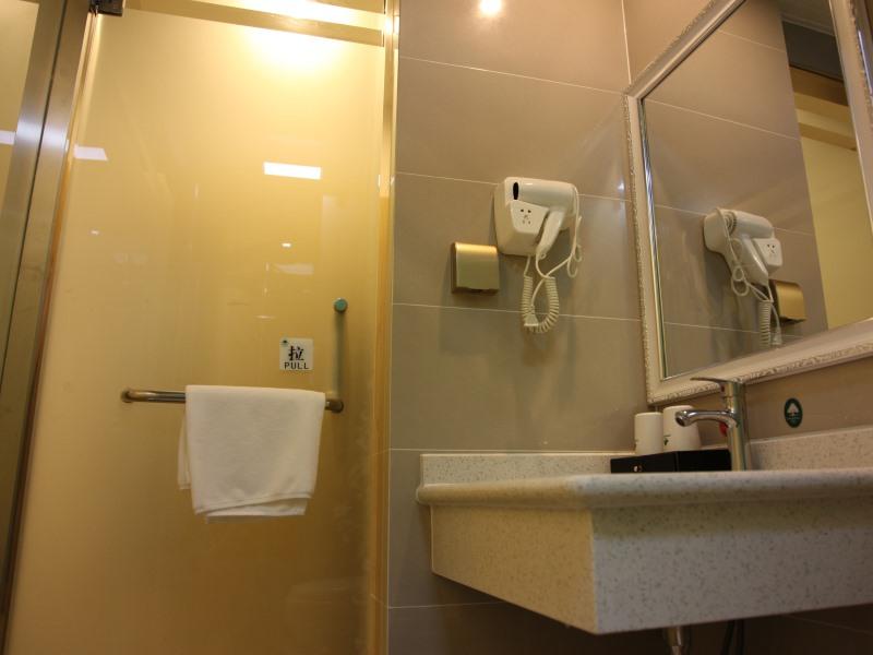 GreenTree Inn Zaozhuang High-speed Train Station Express Hotel 28/31