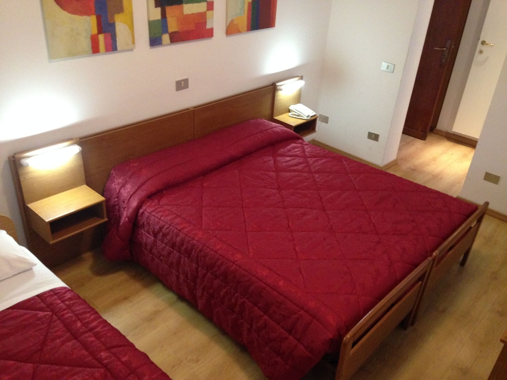 Hotel Caprera 9/23