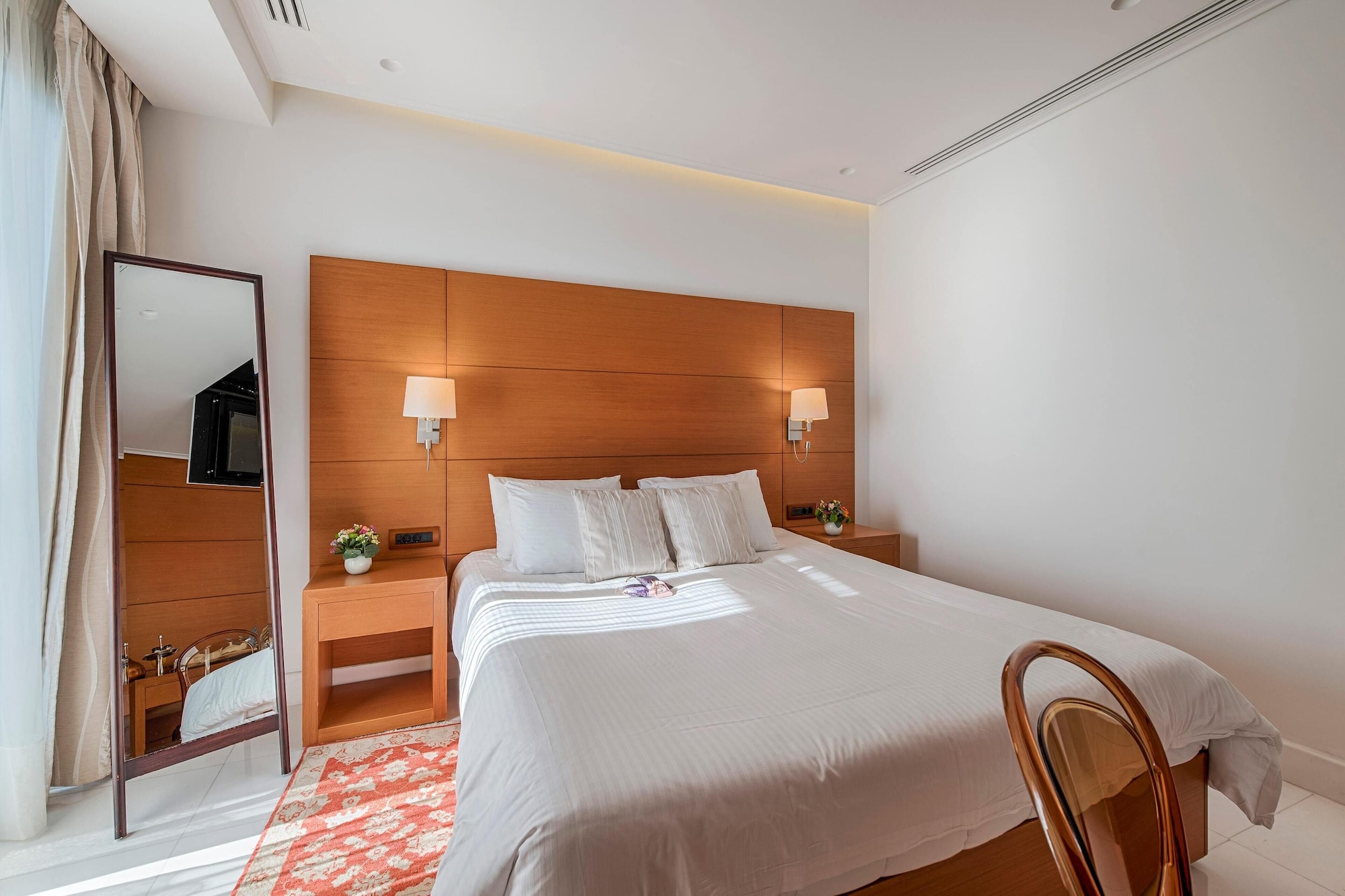 1 BEDROOM, SUITE