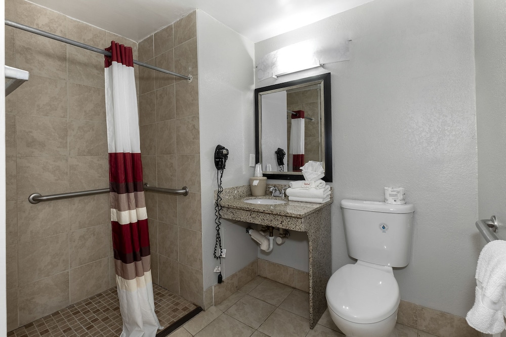 Red Roof Inn Raleigh North-Crabtree Mall/Lenovo Center 16/34