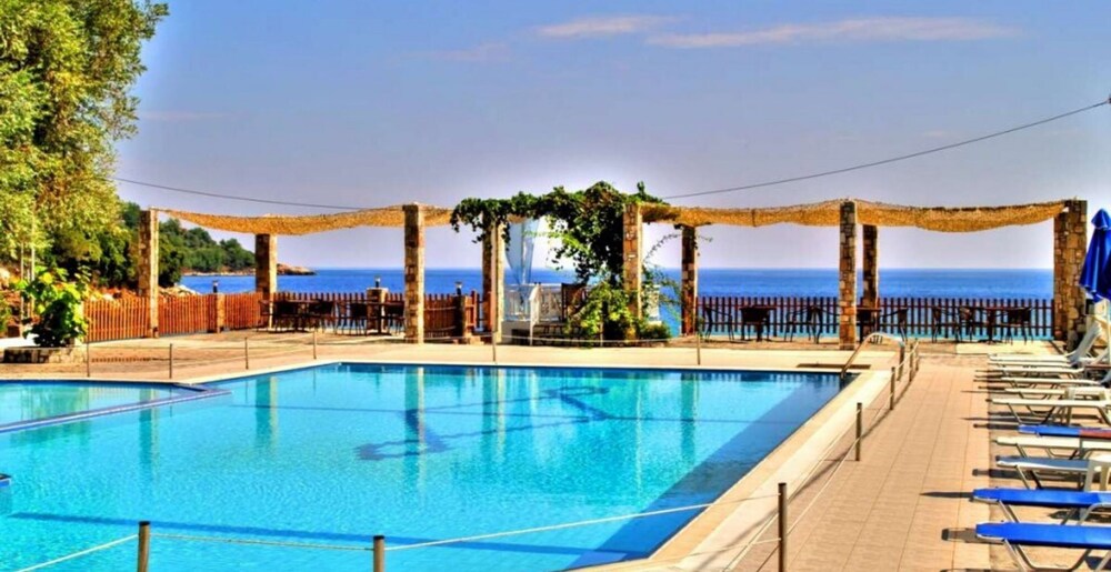 Maranton Beach Hotel 3/55