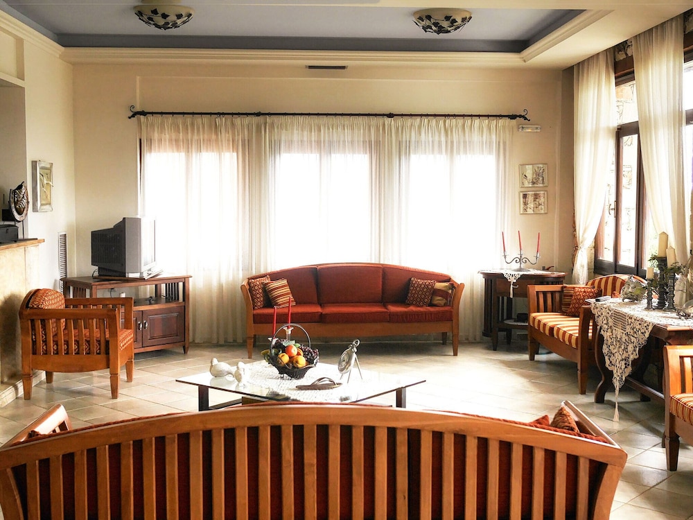 Areti Aparthotel 53/75