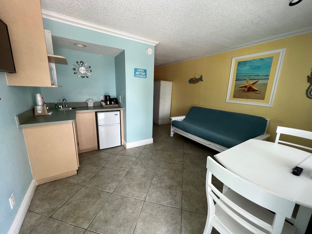 PELICAN POINTE SUITES 38/58
