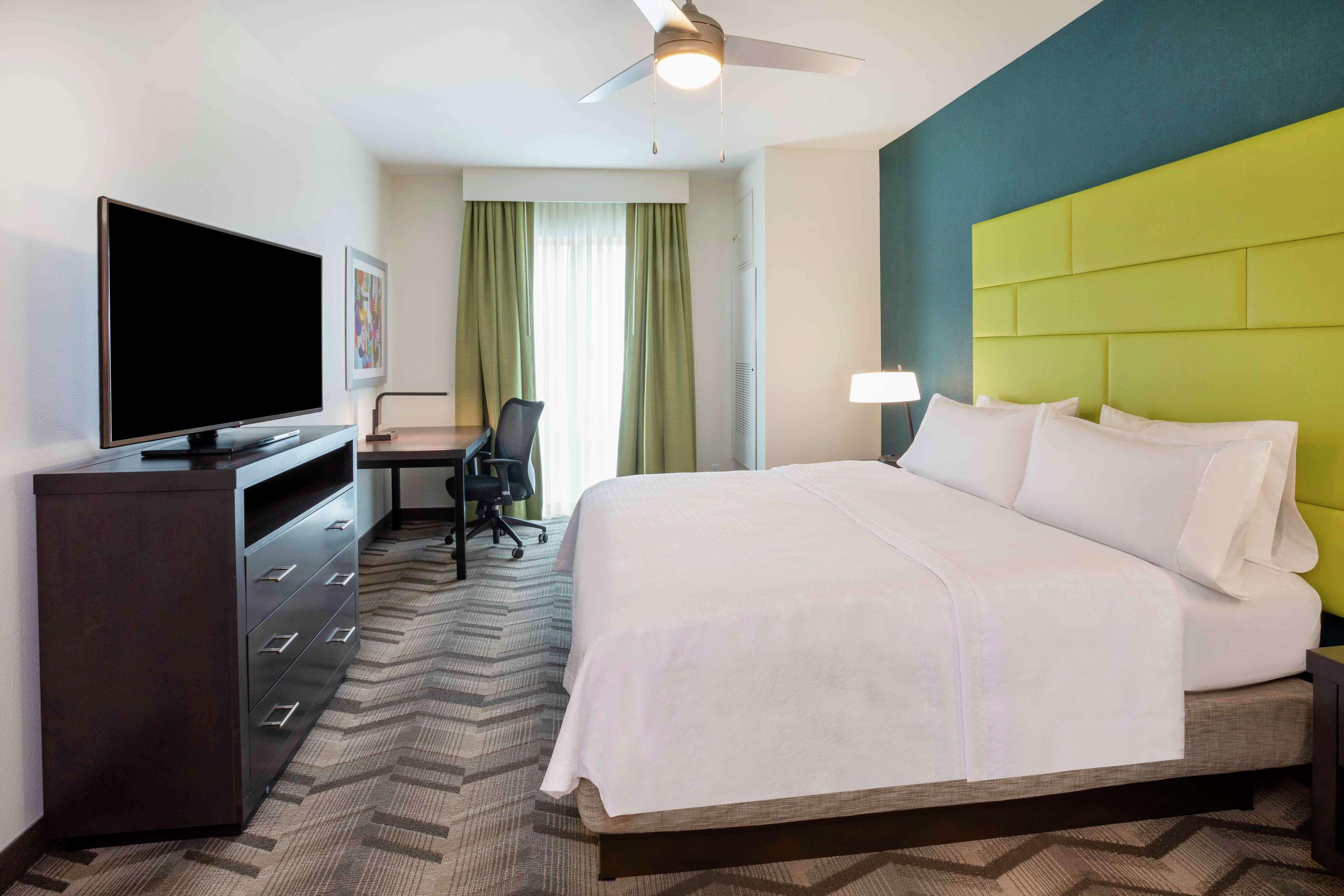 2 BEDROOMS, SUITE, 1 KING OR 2 QUEEN BEDS, 2 BATHROOMS