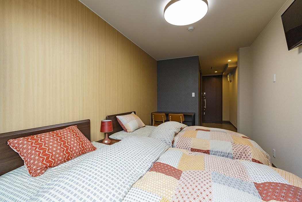 ROOM, TWIN BEDS